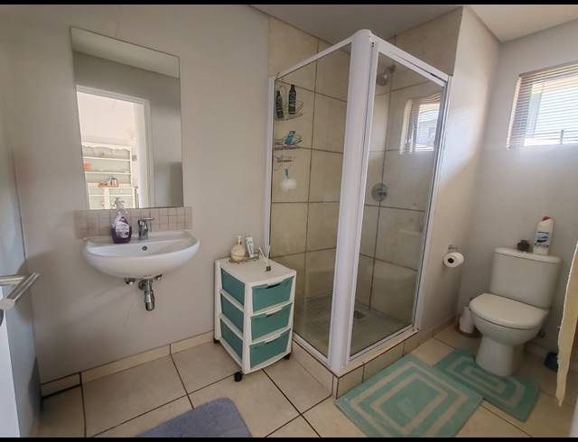 1 BEDROOM FLAT TO LET IN CALEDON ESTATE